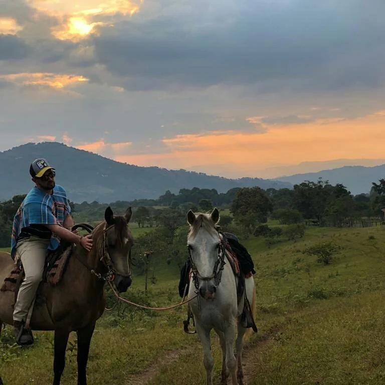 Cabalgata al atardecer en San Agustin