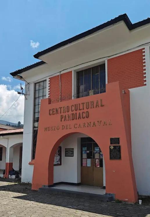 Fachada del Museo del Carnaval (Centro Cultural Pandiaco) - Pasto