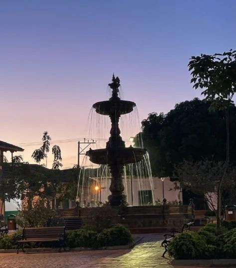 Fuente al amanecer Santa Fe de Antioquia